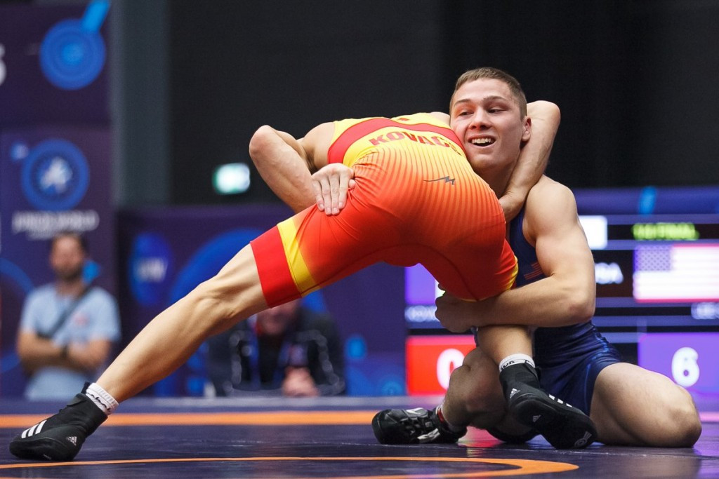 Lee defends title as United States and Iran share freestyle titles at